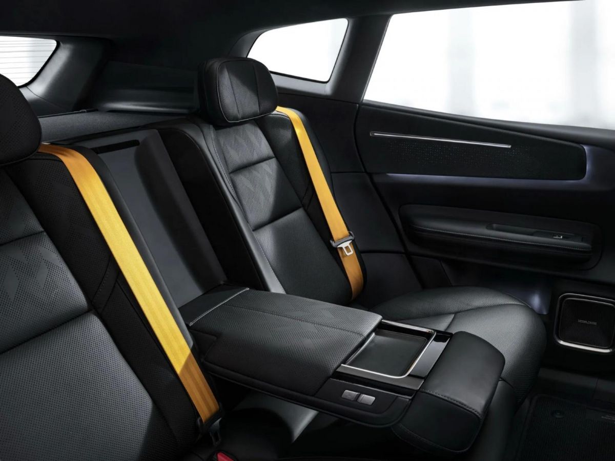 Polestar 4 SUV: Πρεμιέρα με μεγαλύτερους χώρους και... πίσω τζάμι